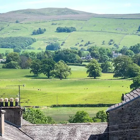 Holiday home The Court House Is A Stunning Contemporary Conversion Of A Grade 2 Listed Building With 2 Bed/bath In The Heart Of Kirkby Lonsdale. Private, Garaged Parking, Wonderful Views. Cafes, Bars & Restaurants & River Walks On Your Door Step! *