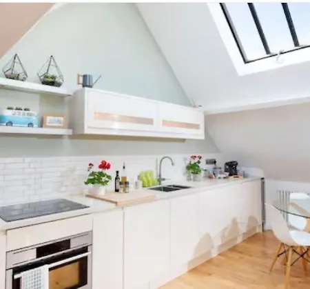 The Court House Is A Stunning Contemporary Conversion Of A Grade 2 Listed Building With 2 Bed/bath In The Heart Of Kirkby Lonsdale. Private, Garaged Parking, Wonderful Views. Cafes, Bars & Restaurants & River Walks On Your Door Step! Kirkby Lonsdale
